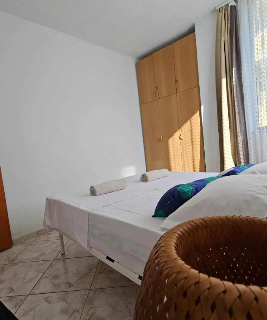 Bros Apartaments Durres Apartment